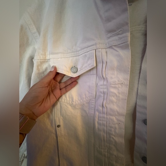 Old Navy Women's White Jean Jacket - Picture 3 of 5